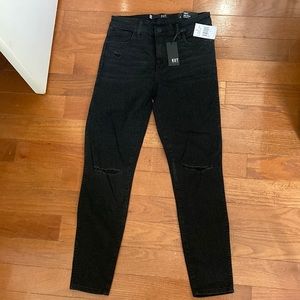 Never been worn, tags on Kut from the Kloth black high rise “Connie Fab Ab” jean